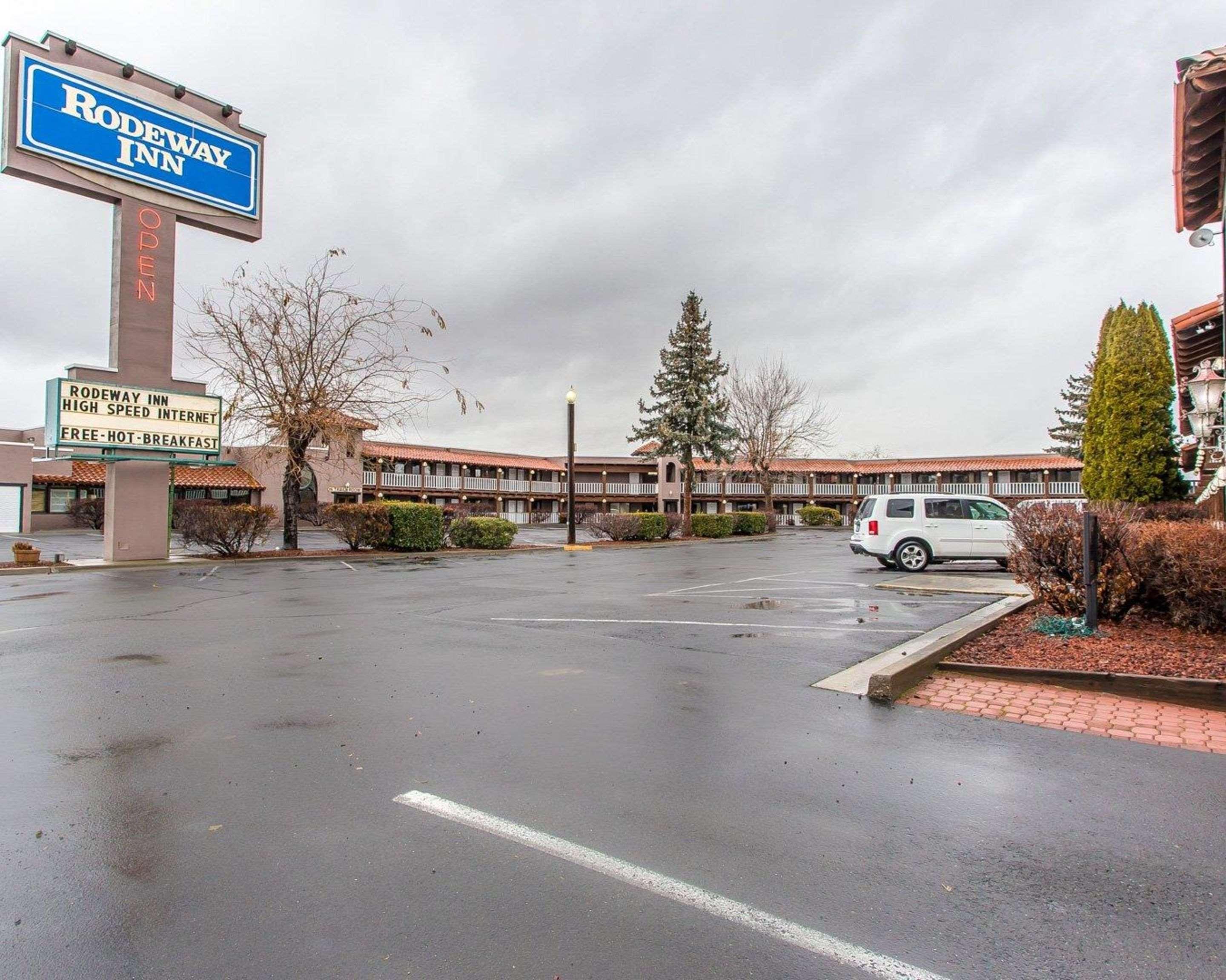 Rodeway Inn Baker City Exteriör bild